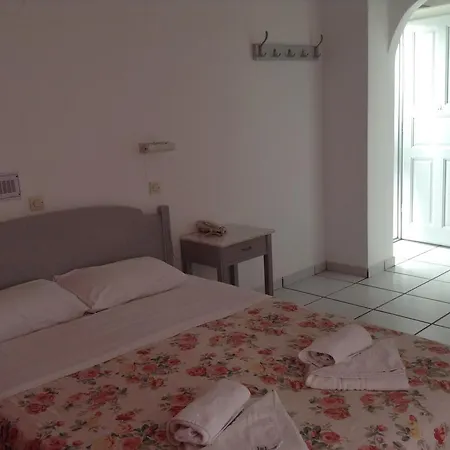 King Thiras Fira (Santorini)